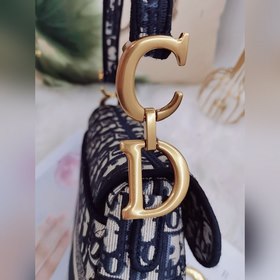 Синяя сумка с вышитыми седлом из толстой нити. Дополнительные дет