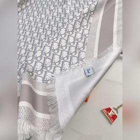Шарф Dior из шелка 100% шелк Этот шелковый платок мне очень нрав