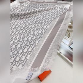 Шарф Dior из шелка 100% шелк Этот шелковый платок мне очень нрав