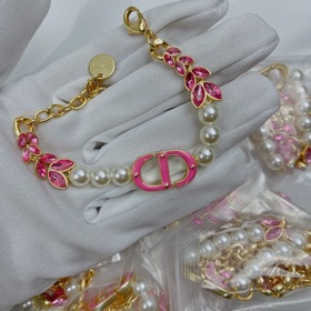 Новое лаковое браслет розового цвета от Dior Выберите несколько у