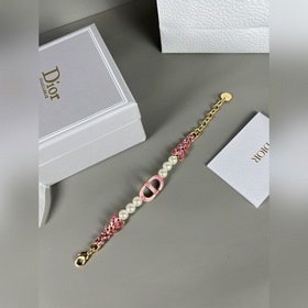 Новое изделие Dior： браслет из жемчужно-розового кристалла Очень