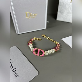 Новое изделие Dior： браслет из жемчужно-розового кристалла Очень