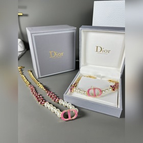 Новое изделие Dior： браслет из жемчужно-розового кристалла Очень 