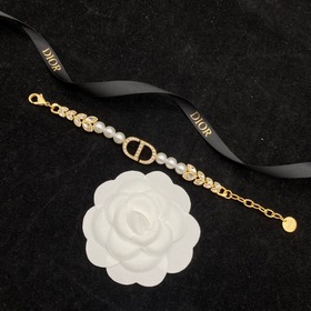 Браслет Dior CD Pearl Самый популярный модный аксессуар этого сез