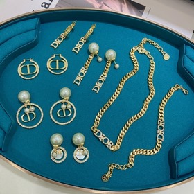 DIOR Классическая модель, которая должна быть у каждого