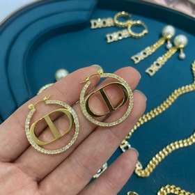 DIOR Классическая модель, которая должна быть у каждого