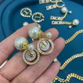 DIOR Классическая модель, которая должна быть у каждого
