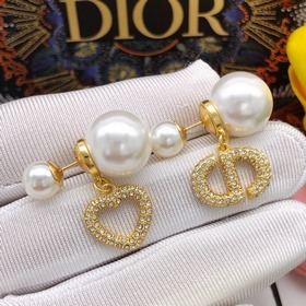 DIOR Серьги-гвоздики с буквами из жемчуга в форме сердец, серебро
