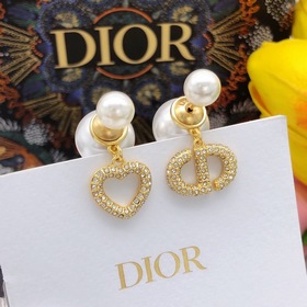DIOR Серьги-гвоздики с буквами из жемчуга в форме сердец, серебро