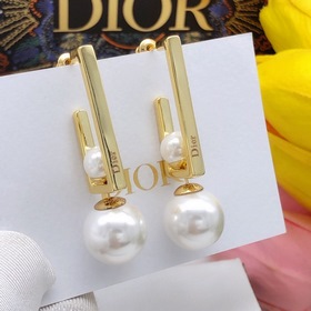 Dior Квадратные серьги с жемчужинами   Это волшебные серьги, к