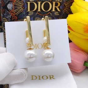 Dior Квадратные серьги с жемчужинами   Это волшебные серьги, к