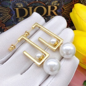 Dior Квадратные серьги с жемчужинами   Это волшебные серьги, к