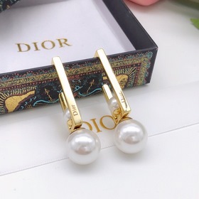 Dior Квадратные серьги с жемчужинами   Это волшебные серьги, к