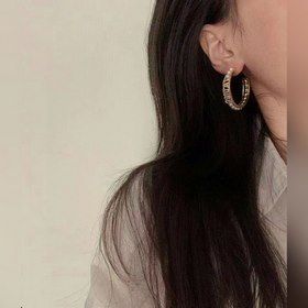 Dior Серьги-гвоздики с круглым бриллиантом и буквамиз жемчуга Осо