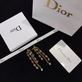 DIOR Буквы в стиле ретро с цветными бриллиантами Серьги-гвоздики,