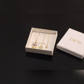 DIOR Ожерелье С символическим элементом бренда, вплетенным в ме