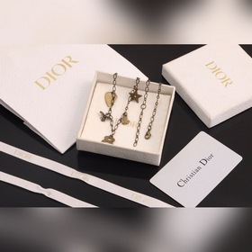 Ожерелье Dior С символическими элементами бренда, вплетенными в