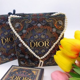 Dior Жемчужные буквы