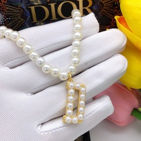 Dior Жемчужные буквы