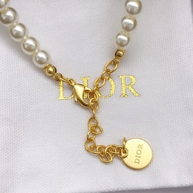 Dior Жемчужные буквы