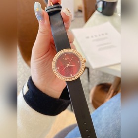 Dior — изысканные и элегантные часы Циферблат из натуральной раку