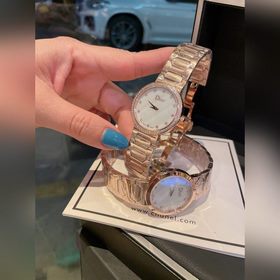 Dior Серия высокого ювелирного искусства Женские часы демонстрир