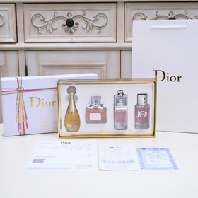 Набор Dior Объем： 4×30 мл С распылителем, Истинный я, 30 мл Цвето