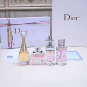 Набор Dior Объем： 4×30 мл С распылителем, Истинный я, 30 мл Цвето