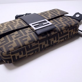 Fendi Сумка FEND1 Standard Baguette С квадратной откидной крышкой