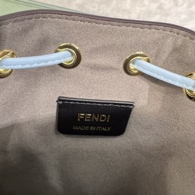 Мини-сумка FENDI Sunshine Светло-голубой С тисненым логотипом FE*