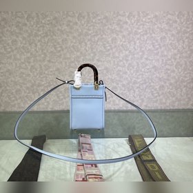 FENDI Mon Tresor маленькая сумка-бакет Изготовлена из светло-го