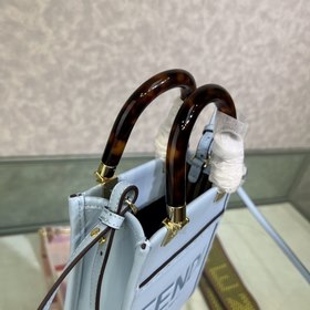 FENDI Mon Tresor маленькая сумка-бакет Изготовлена из светло-го