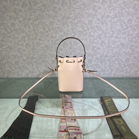 FENDI Mon Tresor маленькая сумка-бакет Изготовлена из светло-роз