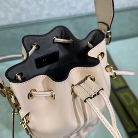 FENDI Mon Tresor маленькая сумка-бакет Изготовлена из светло-роз