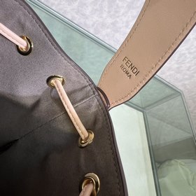 FENDI Mon Tresor маленькая сумка-бакет Изготовлена из светло-роз