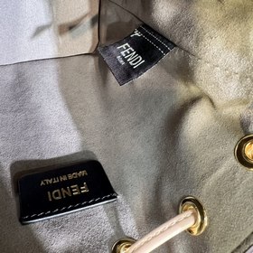 FENDI Mon Tresor маленькая сумка-бакет Изготовлена из светло-роз