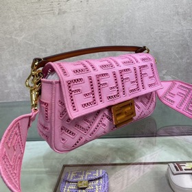 Знаменитая сумка FENDI Baguette Розовый Розовый канвас, золотые