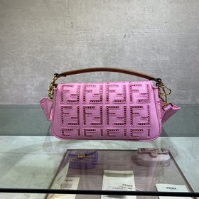 Знаменитая сумка FENDI Baguette Розовый Розовый канвас, золотые