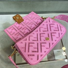 Знаменитая сумка FENDI Baguette Розовый Розовый канвас, золотые
