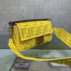 Знаменитая сумка FENDI Baguette Желтый холст, металлические детал