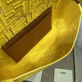 Знаменитая сумка FENDI Baguette Желтый холст, металлические детал