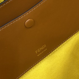 Знаменитая сумка FENDI Baguette Желтый холст, металлические детал