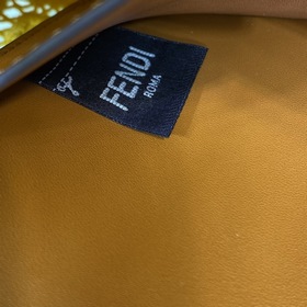 Знаменитая сумка FENDI Baguette Желтый холст, металлические детал