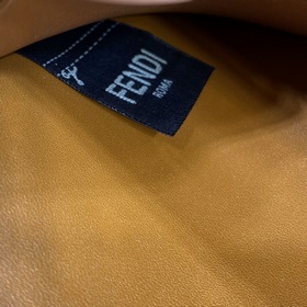 Знаменитая сумка FENDI Baguette Белая Неокрашенный холст, металли