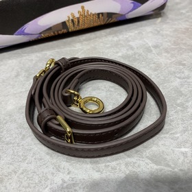 В коллекции Fendi by Versace представлена еще одна великолепная с