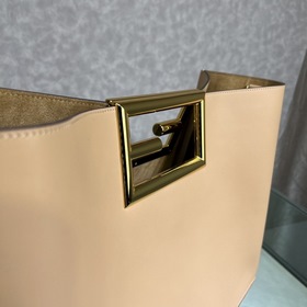 FENDI Way большая сумка цвета абрикос, модель 051L Изготовлена из