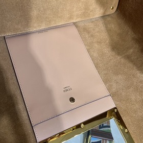 FENDI Way большая сумка цвета абрикос, модель 051L Изготовлена из