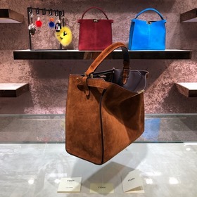FENDI Мягкая сумка Peekaboo из матовой кожи С плечевым ремнем Раз