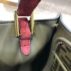 FENDI Мягкая сумка Peekaboo из матовой кожи С плечевым ремнем Раз