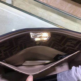 Сумка FENDI peekaboo Мягкая телячья кожа в сочетании с FF Просто